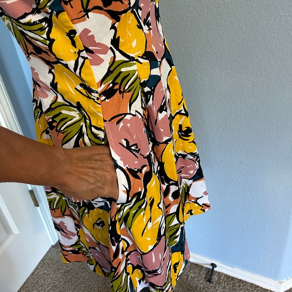 Super Cute Nine West Dress with Pockets! - Picture 8 of 11